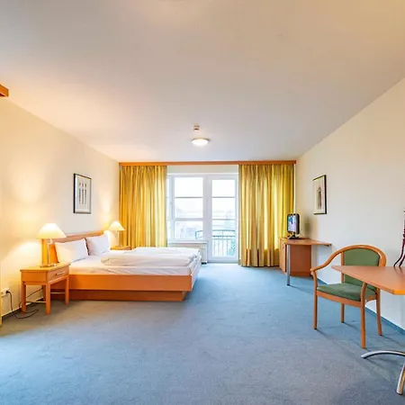 Hotel Rostock West Im Kritzmow Park 2*