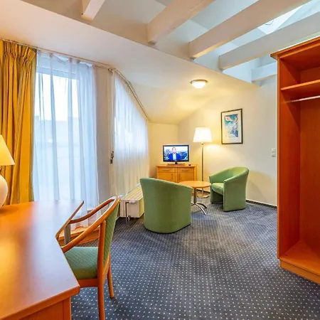 Hotel Rostock West Im Kritzmow Park 2*